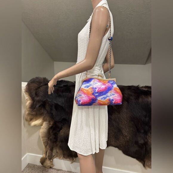 Iridescent Genuine Leather Handmade Kisslock Wave Shaped Clutch/Crossbody - Picture 10 of 14